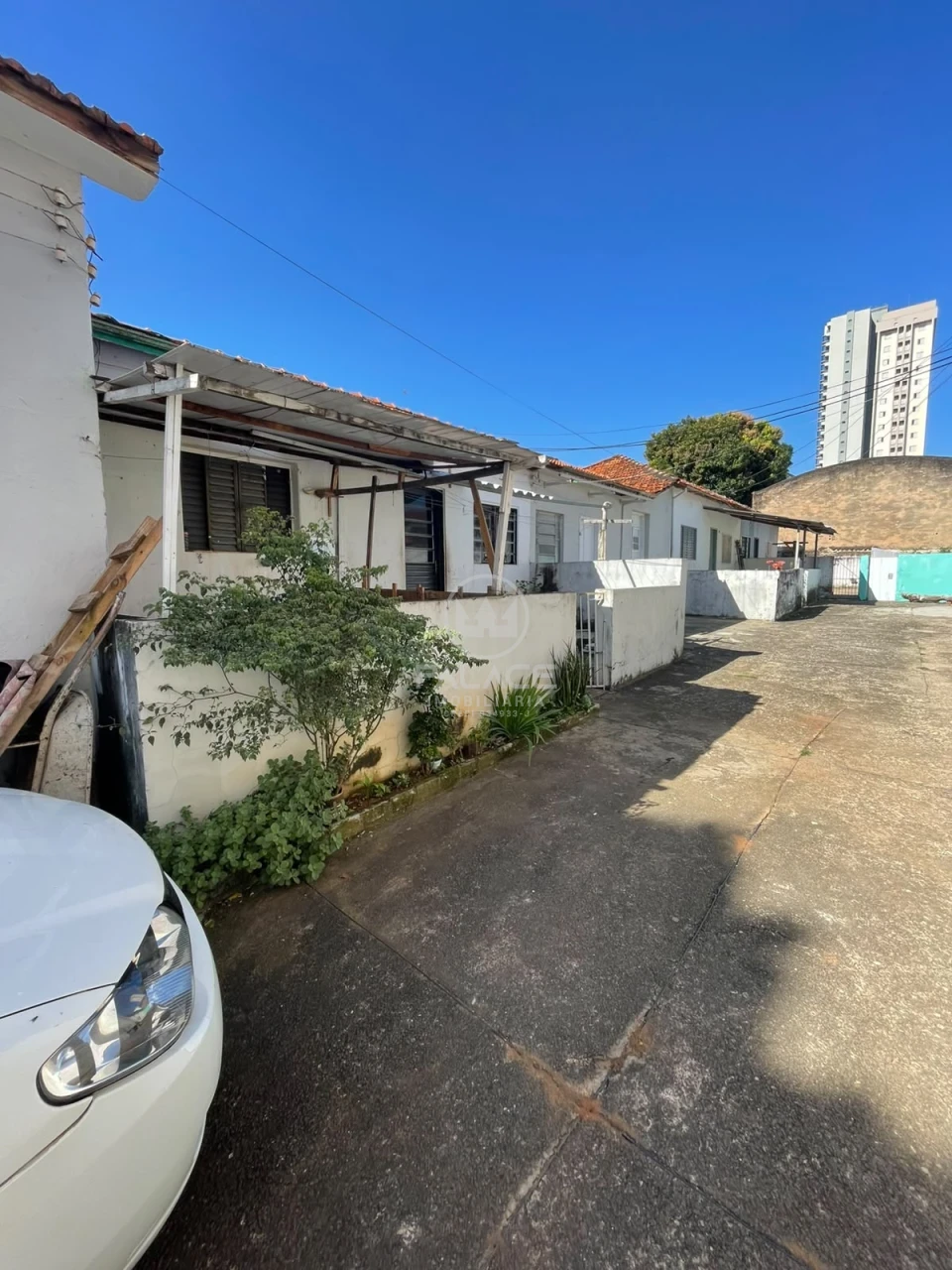 vende 7 quitinetes e 2 comercial, no mesmo terreno. Excelente investimento