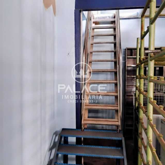 Barracão :  / Comercial / Vila Rezende