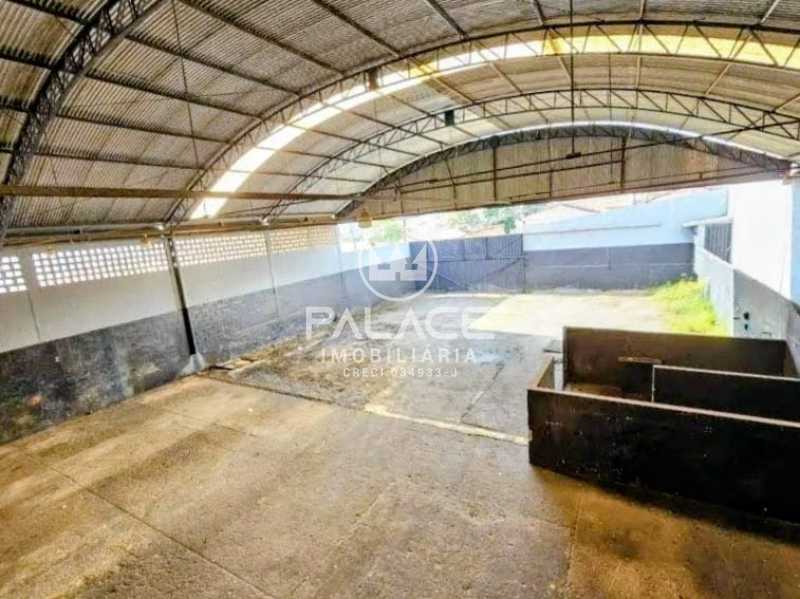Imagens do imóveis Barracão :  / Comercial / Paulicéia