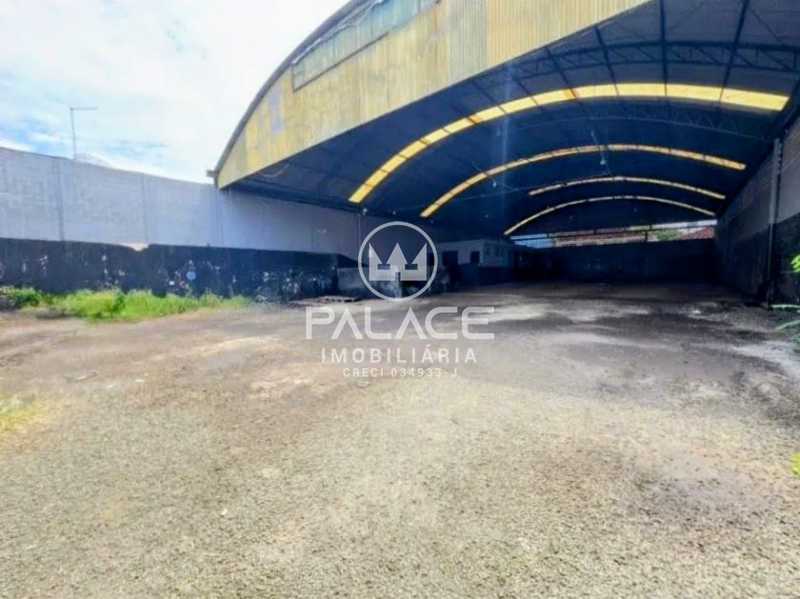 Imagens do imóveis Barracão :  / Comercial / Paulicéia