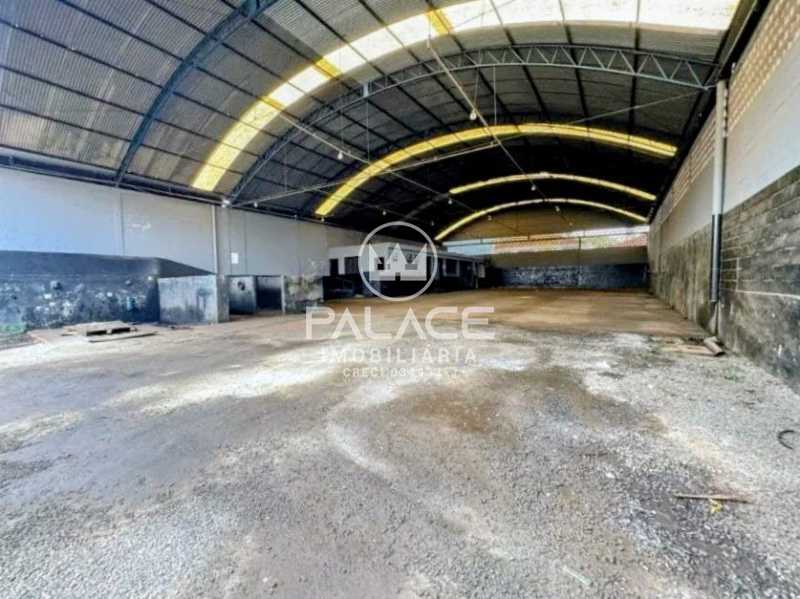 Imagens do imóveis Barracão :  / Comercial / Paulicéia
