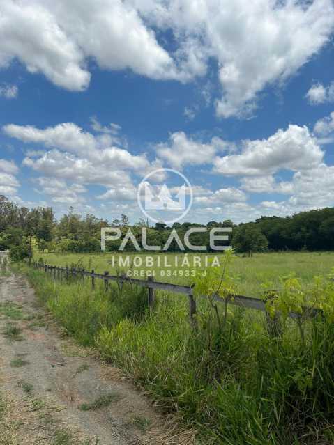 Imagens do imóveis excelente área para indústrias e transportadoras de grande porte