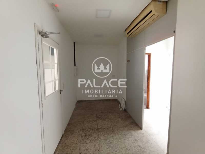 Imagens do imóveis Salão :  / Comercial / Centro