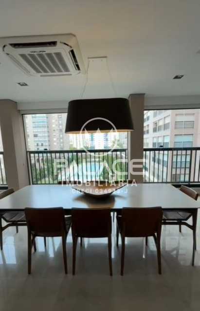 Apartamento :  / Residencial / Centro