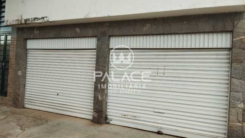 Imagens do imóveis Salão :  / Comercial / Centro