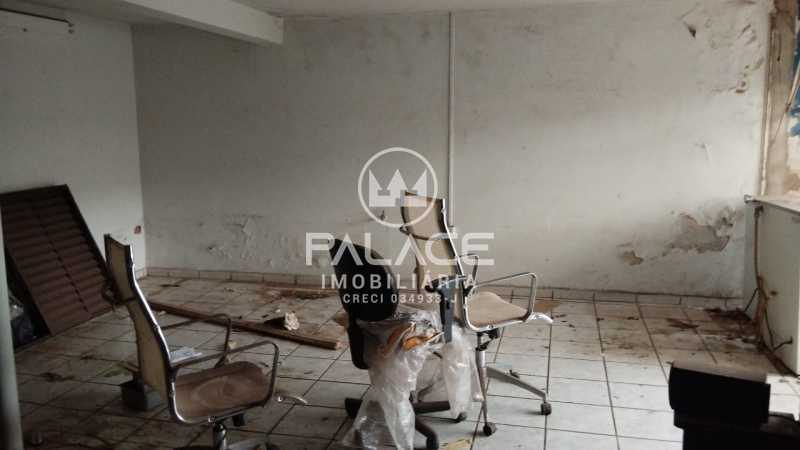 Imagens do imóveis Salão :  / Comercial / Centro