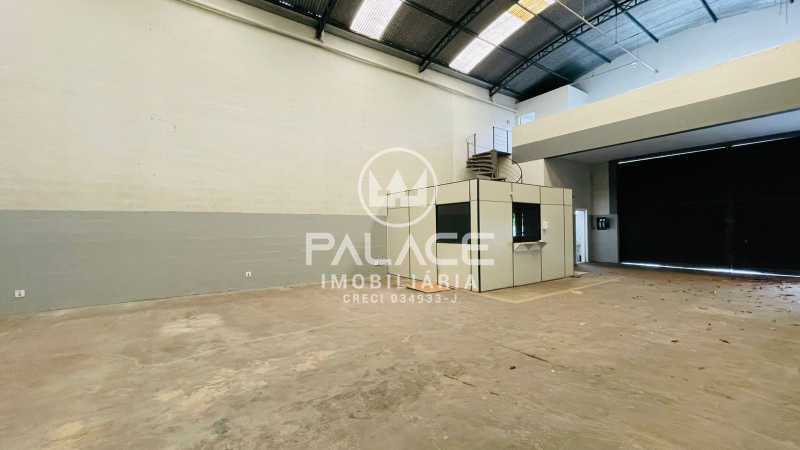 Imagens do imóveis Barracão :  / Comercial / Jaraguá