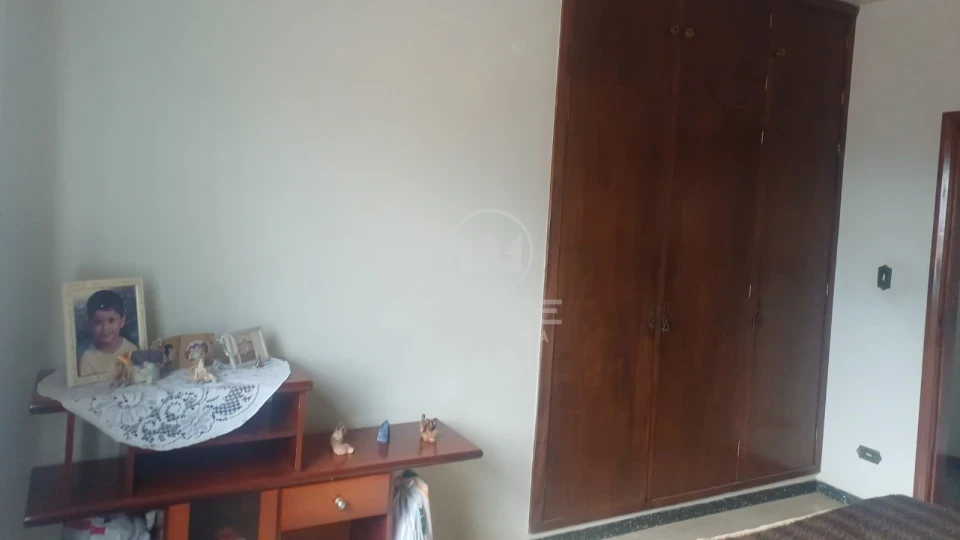 Sobrado localizado na avenida São José, próximo a Esalq