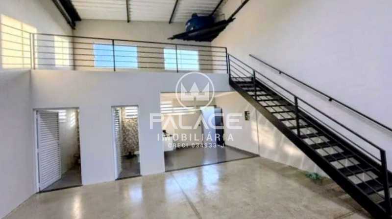 Imagens do imóveis Barracão :  / Comercial / Santa Terezinha