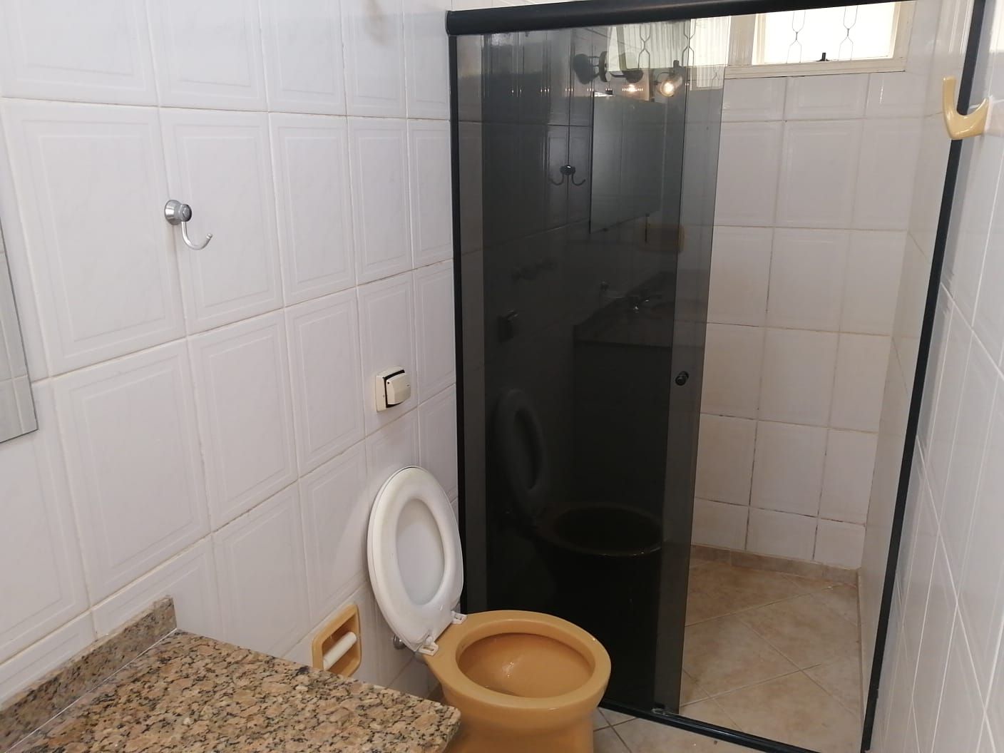 CASA PARA LOCAÇÃO / 3 QUARTOS /  2 VAGAS DE GARAGEM COBERTA