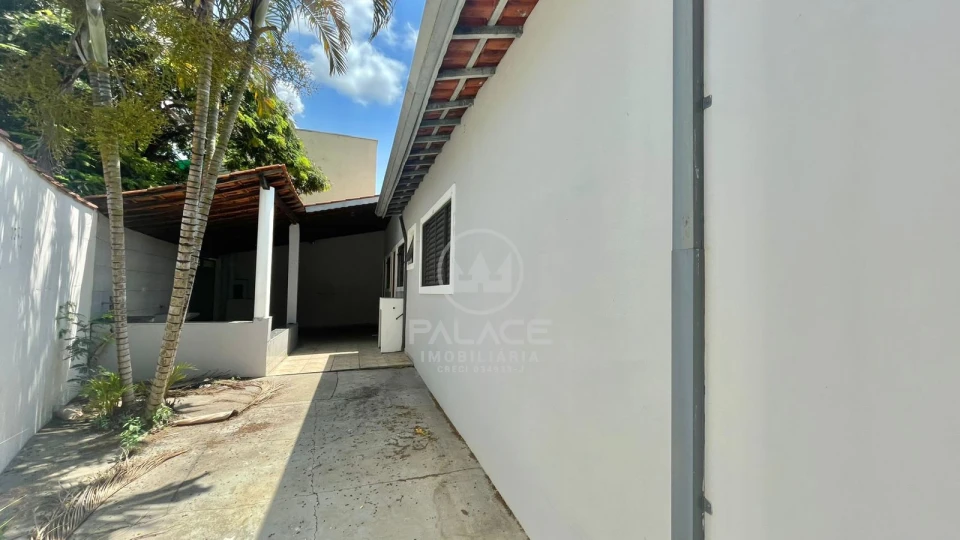 CASA / LOCACAO / JARAGUA / 2 QUARTOS / 70m²