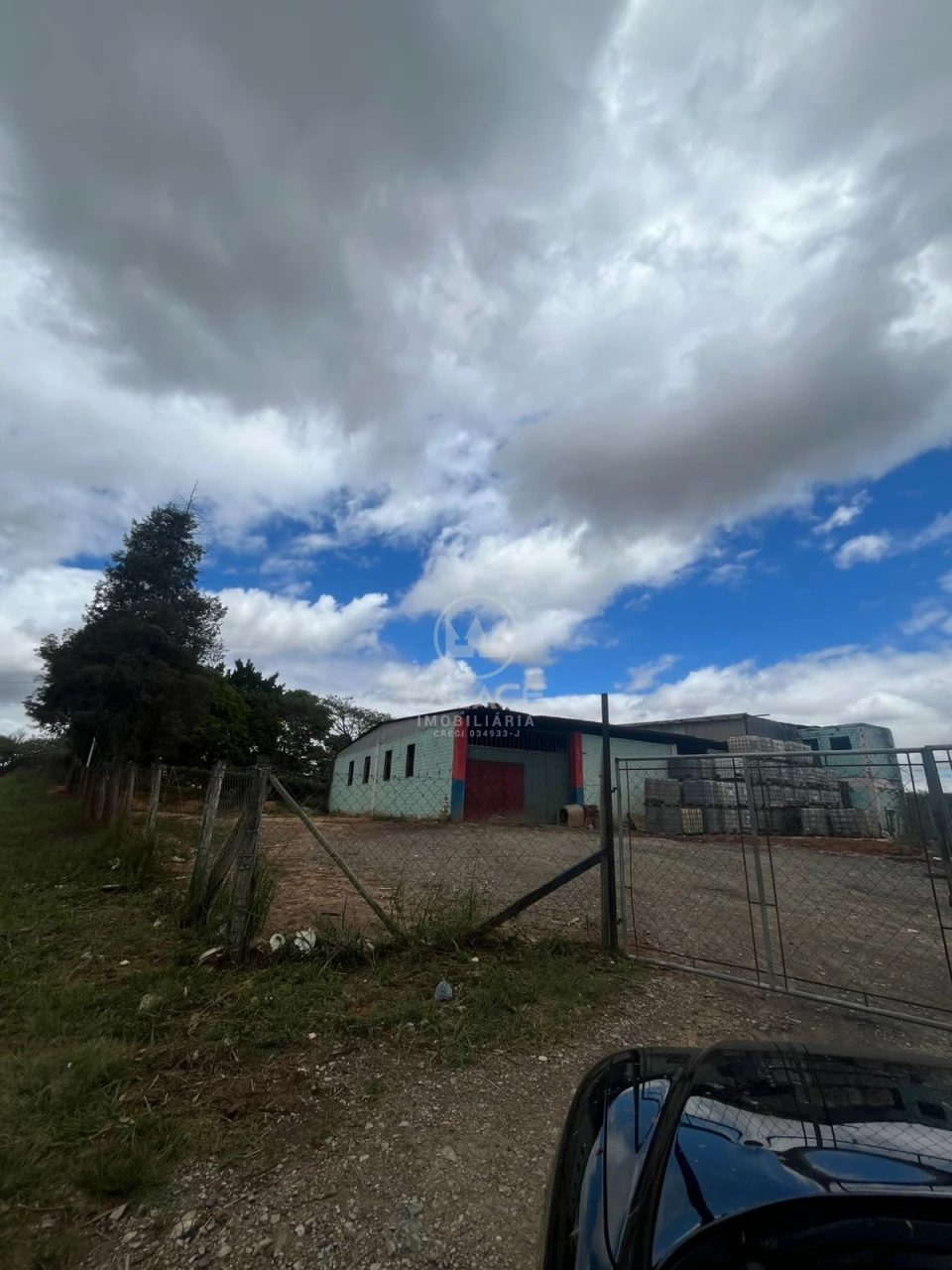 BARRACAO / LOCACAO / 600m² area util / 3000m² terreno / MOMBUCA