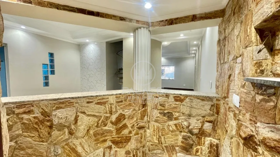 CASA COM 3 QUARTOS, SENDO 1 SUITE PARA LOCAÇÃO NO BAIRRO JARDIM CAXAMBU