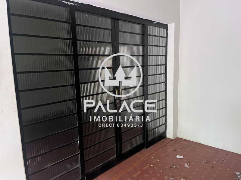 Imagens do imóveis Casa de rua -  / Residencial / Centro