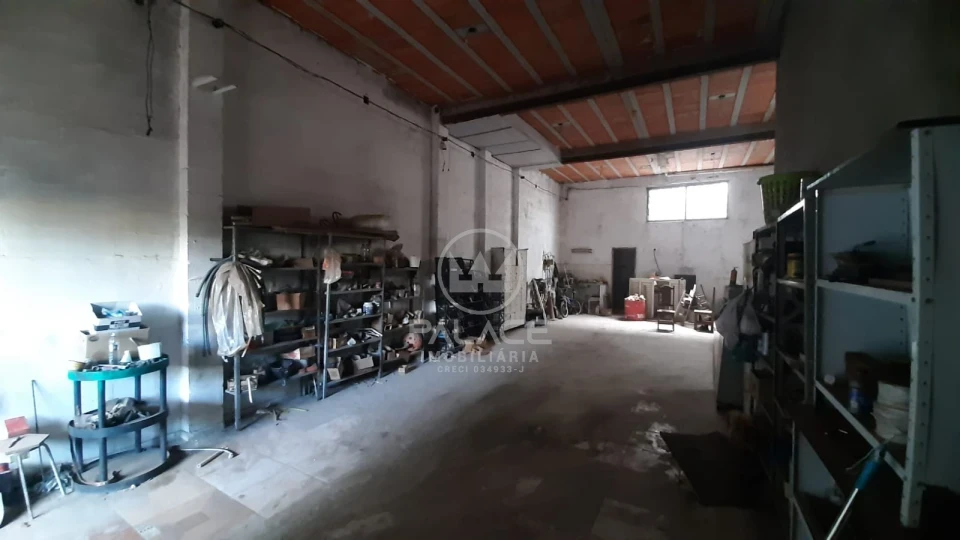 Imagens do imóveis BARRACÃO  PARA LOCAÇÃO /  AGUA BRANCA