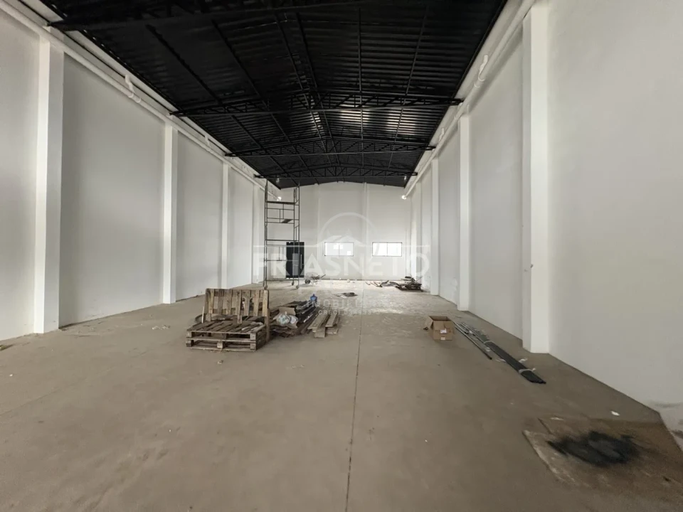 SALÃO DE 320M² LOCALIZADO NA VILA REZENDE PARA LOCAÇÃO