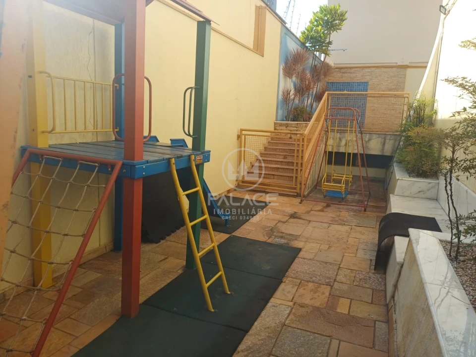 APARTAMENTO A VENDA NO EDIFICIO VERSALHES