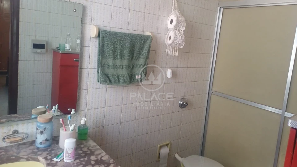 Sobrado localizado na avenida São José, próximo a Esalq