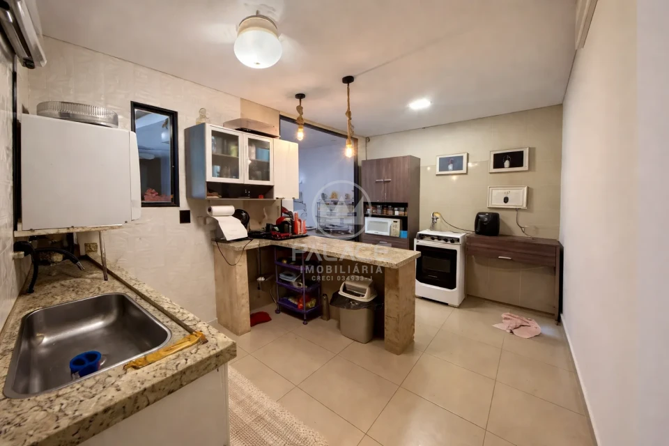 CASA RESIDENCIAL / LOCACAO / 3 QUARTOS / PISCINA /  DOIS CORREGOS