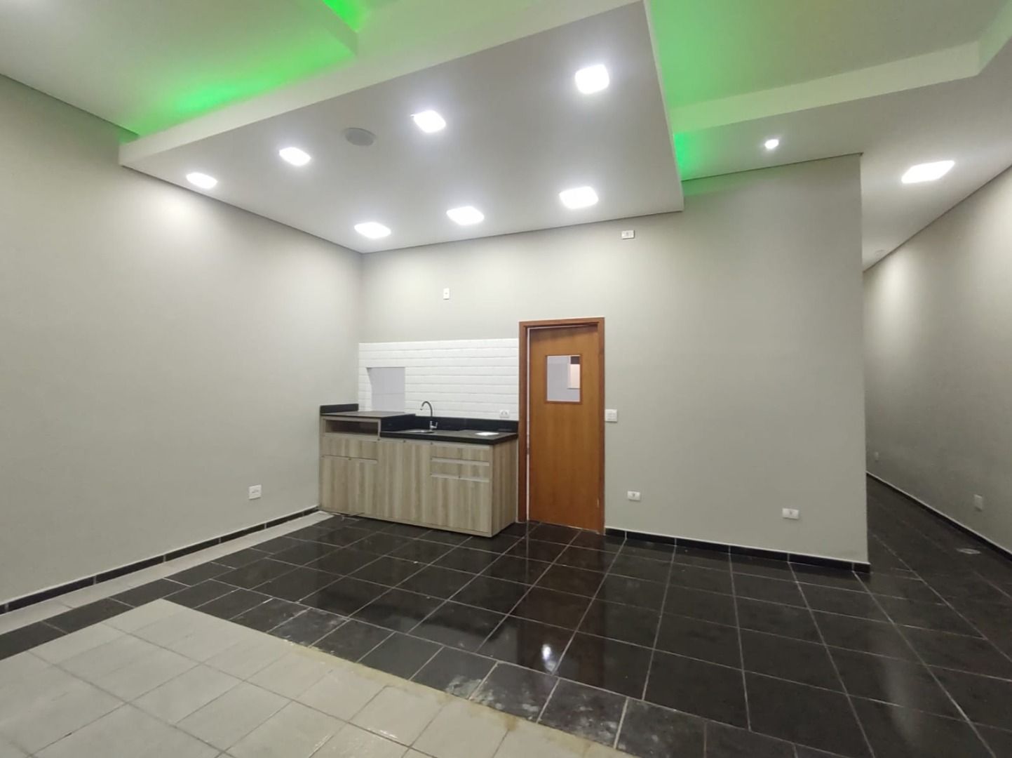 Imagens do imóveis Salão para alugar, 261 m² por RS 6.243-mês - Centro - Piracicaba-SP