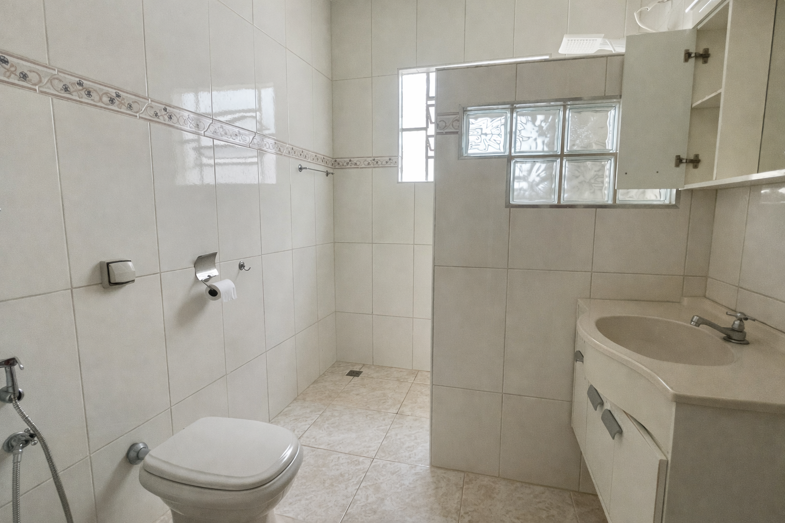 CASA COM EDICULA / 2 QUARTOS / VILA REZENDE