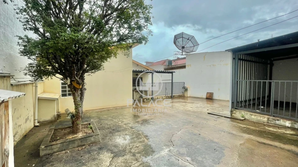 CASA COM EDICULA / 2 QUARTOS / VILA REZENDE