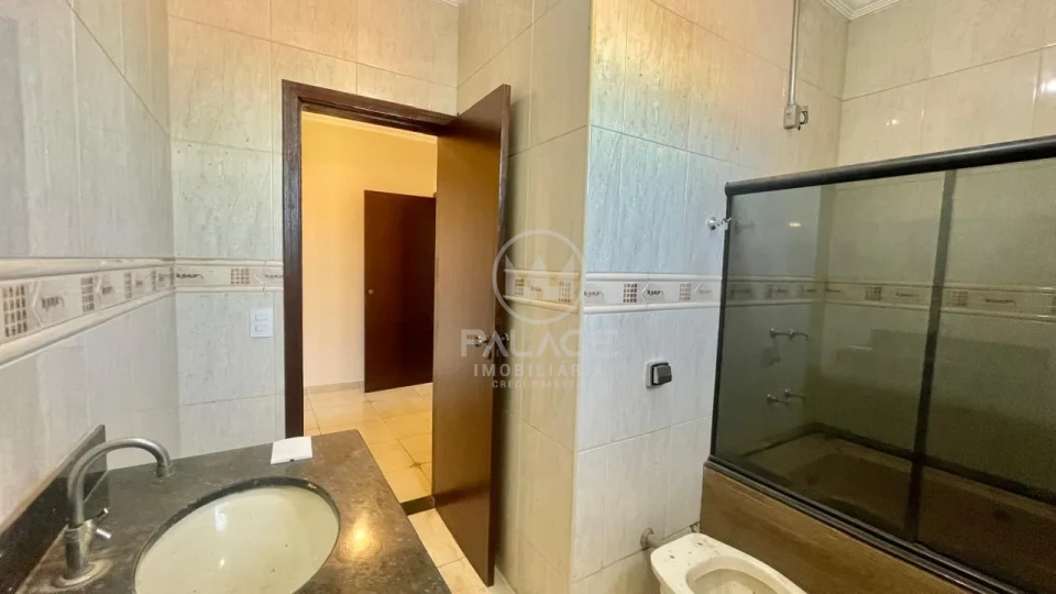 CASA COM 3 QUARTOS, SENDO 1 SUITE PARA LOCAÇÃO NO BAIRRO JARDIM CAXAMBU