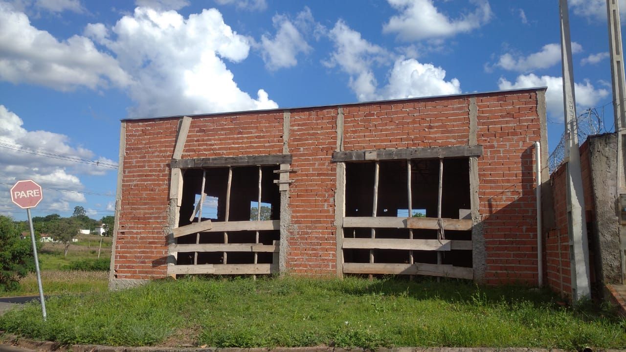 Imagens do imóveis Barracão :  / Comercial / Residencial Mont Carlo