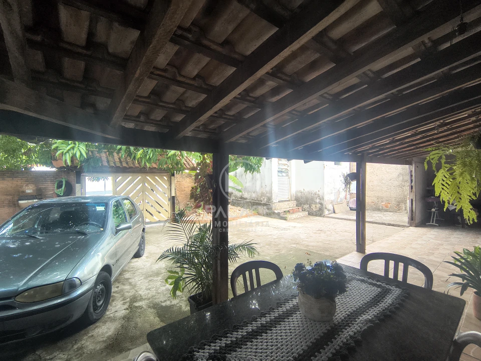 Casa  de esquina excelente á venda na Balbo