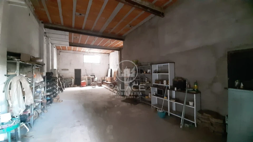 Imagens do imóveis BARRACÃO  PARA LOCAÇÃO /  AGUA BRANCA