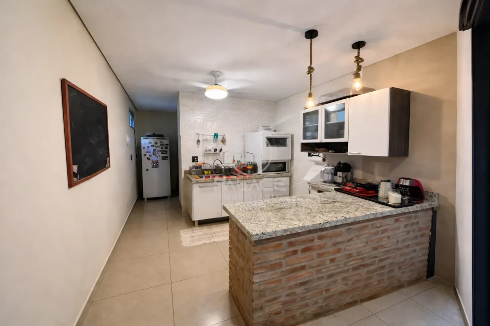 CASA RESIDENCIAL / LOCACAO / 3 QUARTOS / PISCINA /  DOIS CORREGOS