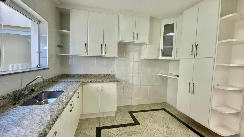 CASA / LOCACAO / 3 SUITES / CONDOMINIO / TERRAS IV