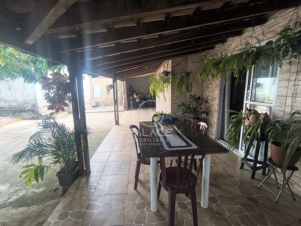 Casa  de esquina excelente á venda na Balbo