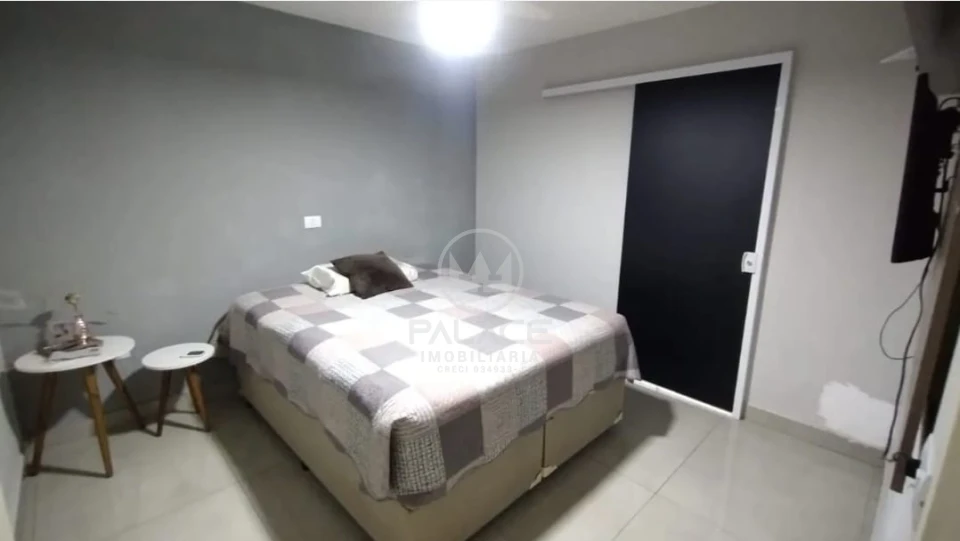 Casa com piscina a venda no bairro Vila Sônia, Piracicaba, SP.