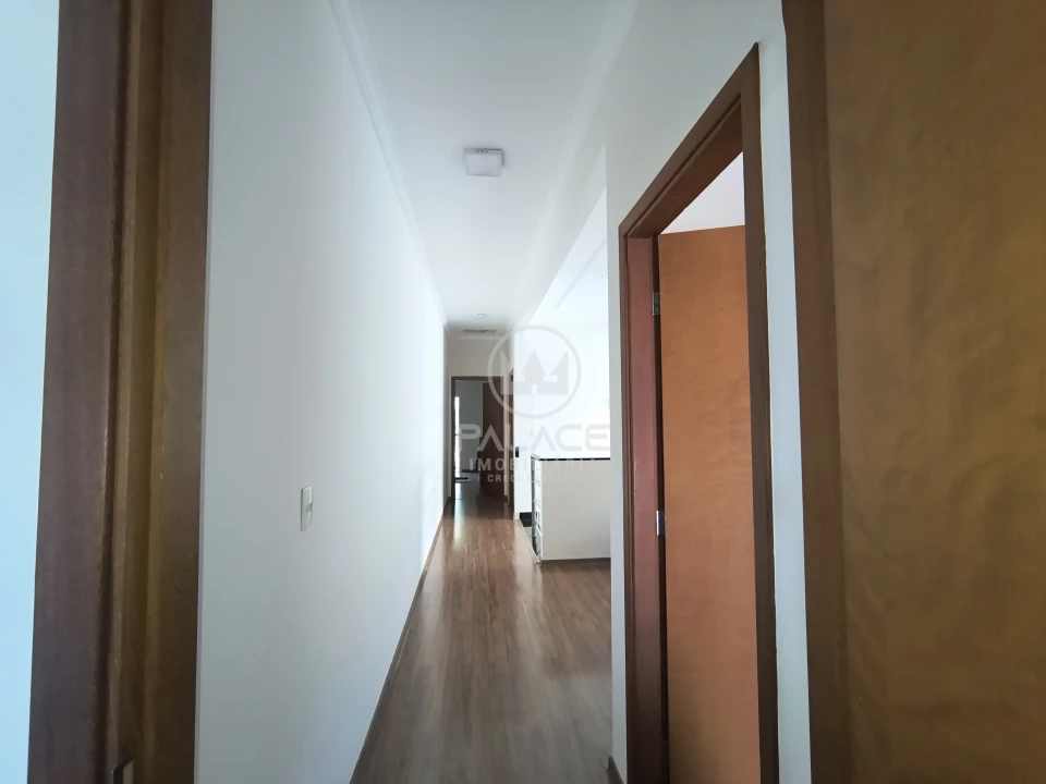 Casa à Venda no Condomínio Leão