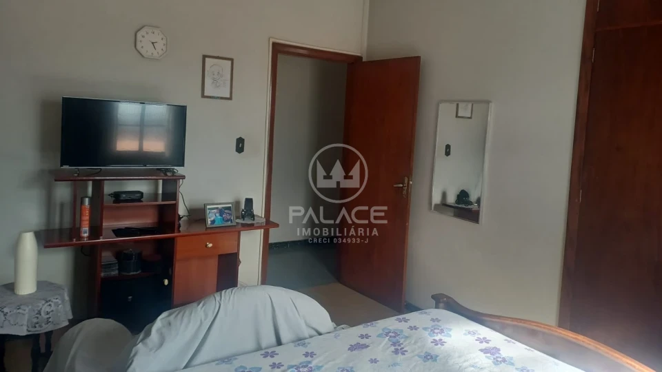 Sobrado localizado na avenida São José, próximo a Esalq