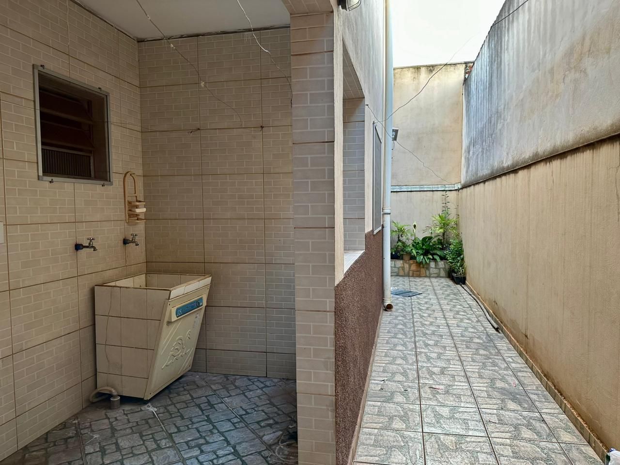 Imagens do imóveis casa à venda em residencial luiz massud coury, rio das pedras 3 quartos 250m²