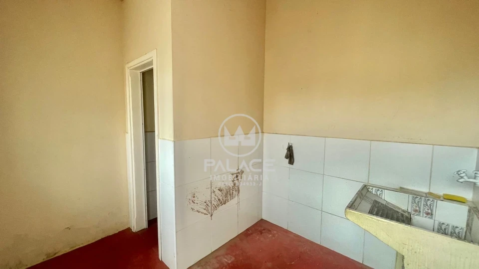 CASA COM EDICULA / 2 QUARTOS / VILA REZENDE