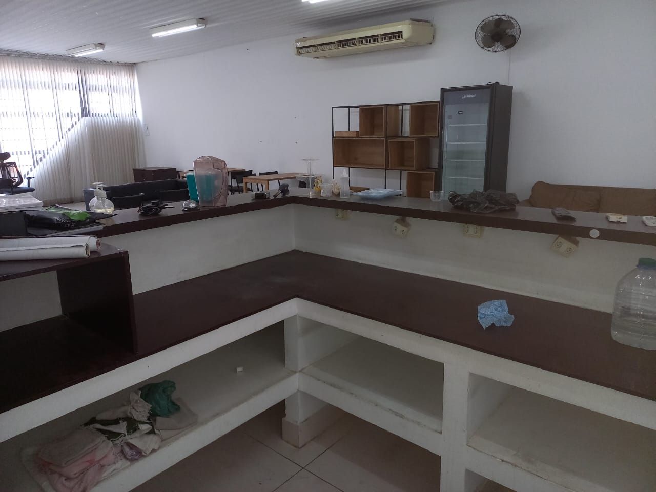 Imagens do imóveis Salão Sobreloja com excelente espaço, bem localizado, com 2 wc, balcão e cozinha, muito clean.