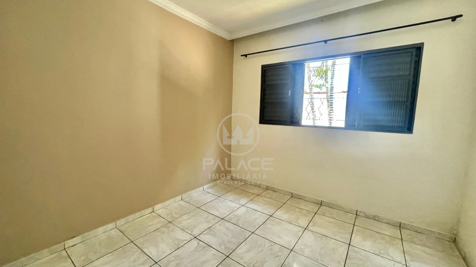 CASA / LOCACAO / JARAGUA / 2 QUARTOS / 70m²