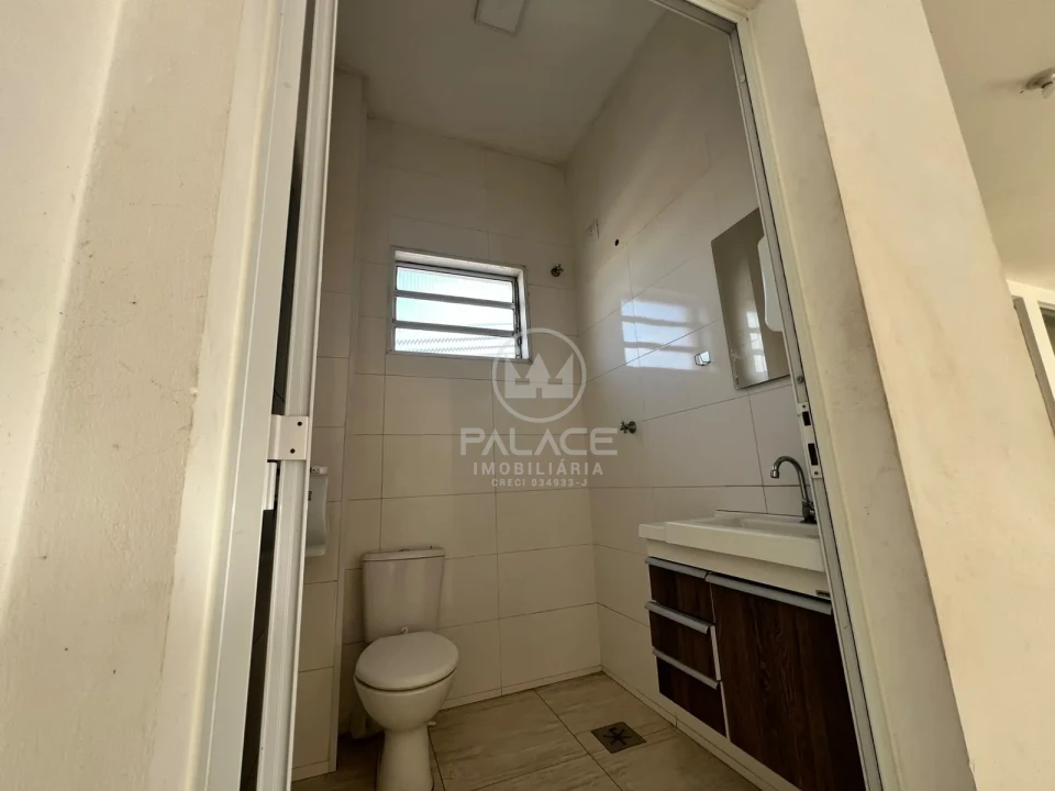 Imóvel Comercial - Barracão - disponível para locação