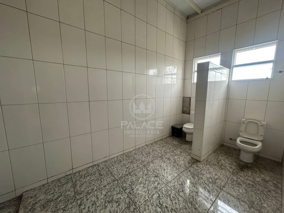 BARRACÃO PARA ALUGAR EM EXCELENTE LOCALIZAÇÃO E CONDIÇÕES - 1.000M²