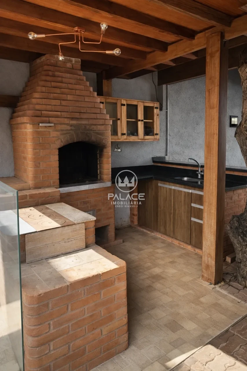 Sobrado com fino acabamento a venda no bairro Pompéia, Piracicaba, SP.