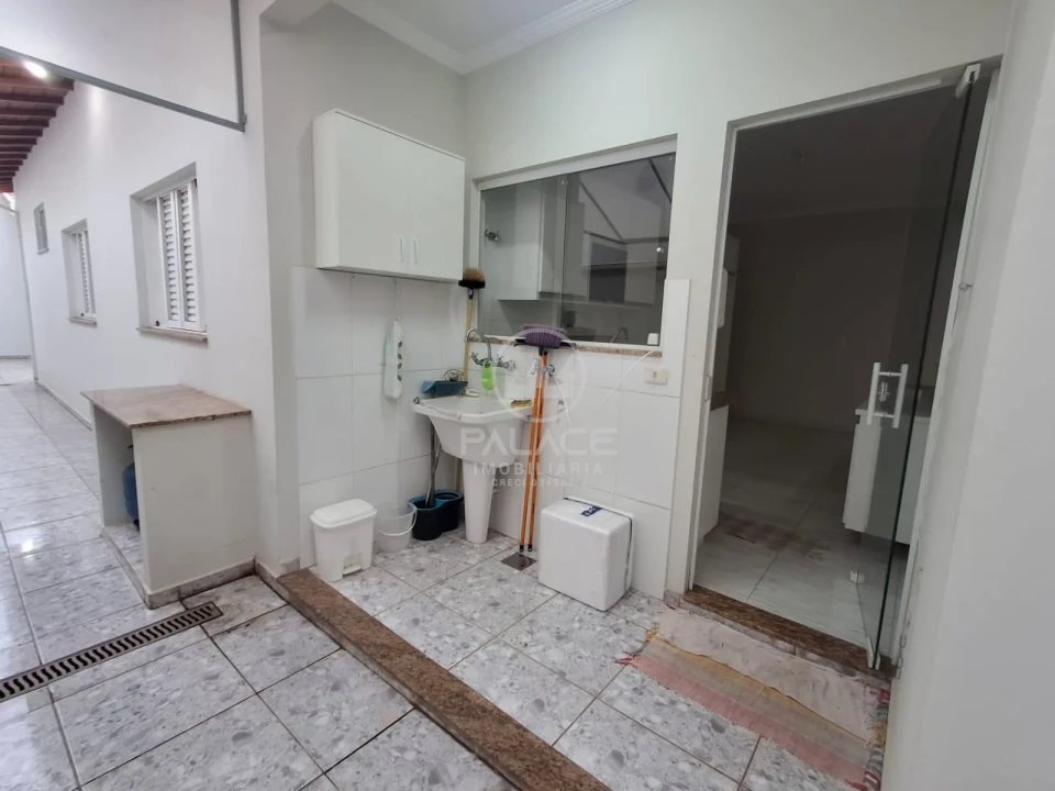 Casa térrea com 3 suítes no Recanto Piracicamirim, Piracicaba, SP.