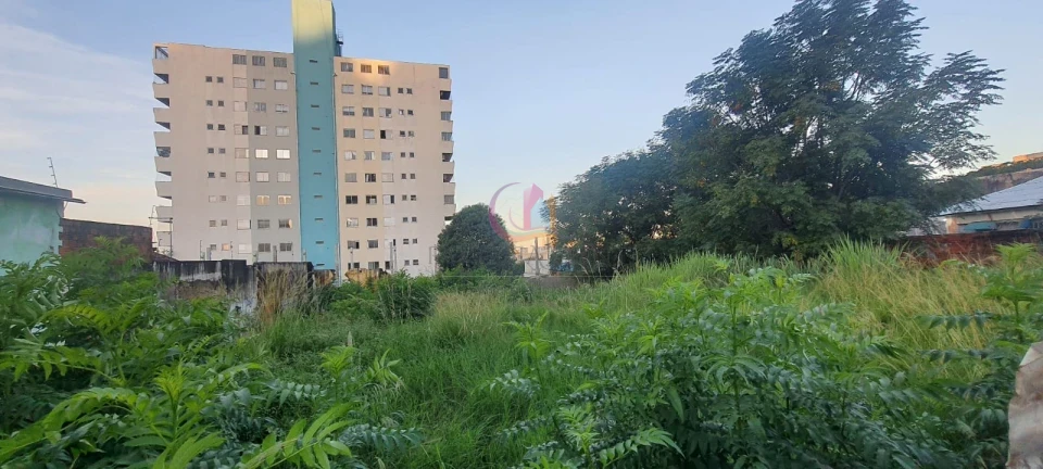 Terreno à venda na Av. Duque de Caxias