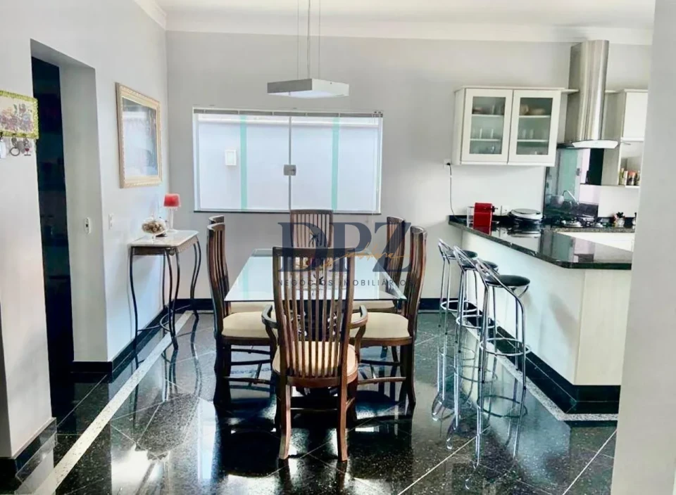 Casa em condomínio no OuroVille