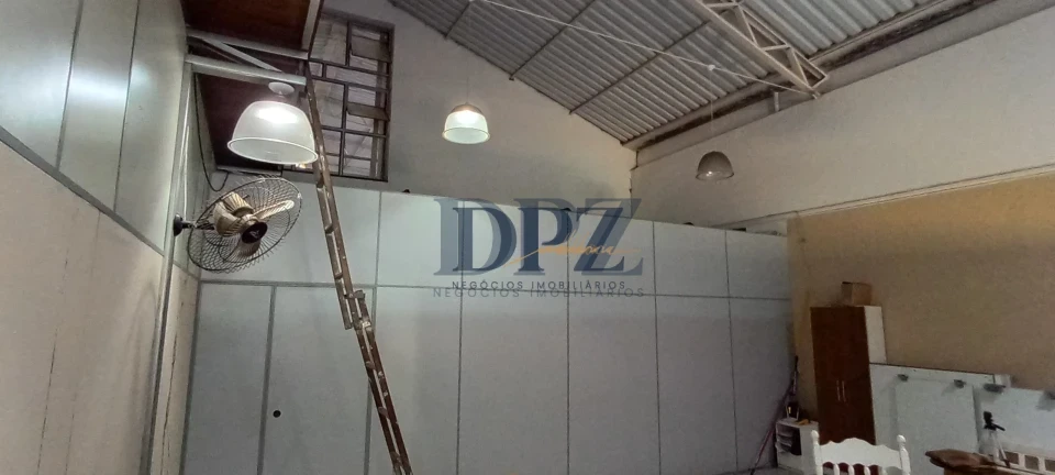 Amplo Salão de 400m² com Mezanino Estruturado