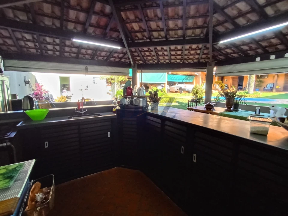 Casa estilo chácara com piscina, gourmet e 4 vagas