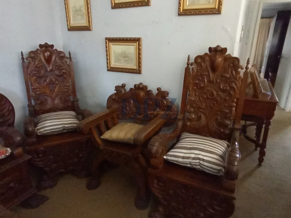 Imagens do imóveis Joia Clássica com Grande Potencial: Ambientes Amplos, Escritório e Quintal