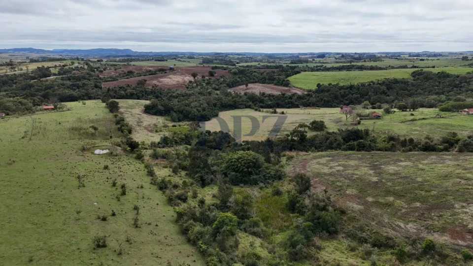 SITIO À VENDA NA REGIÃO DE ITAPETININGA-SP